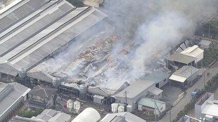 【神奈川県愛川町の養鶏場で火事】鶏舎3棟が焼損か　鶏舎にはあわせて4万5000羽のニワトリ